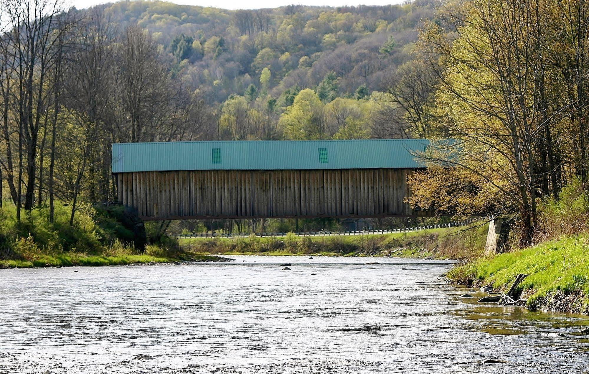 The Lincoln Inn & Restaurant At The Covered Bridge Woodstock Exterior foto